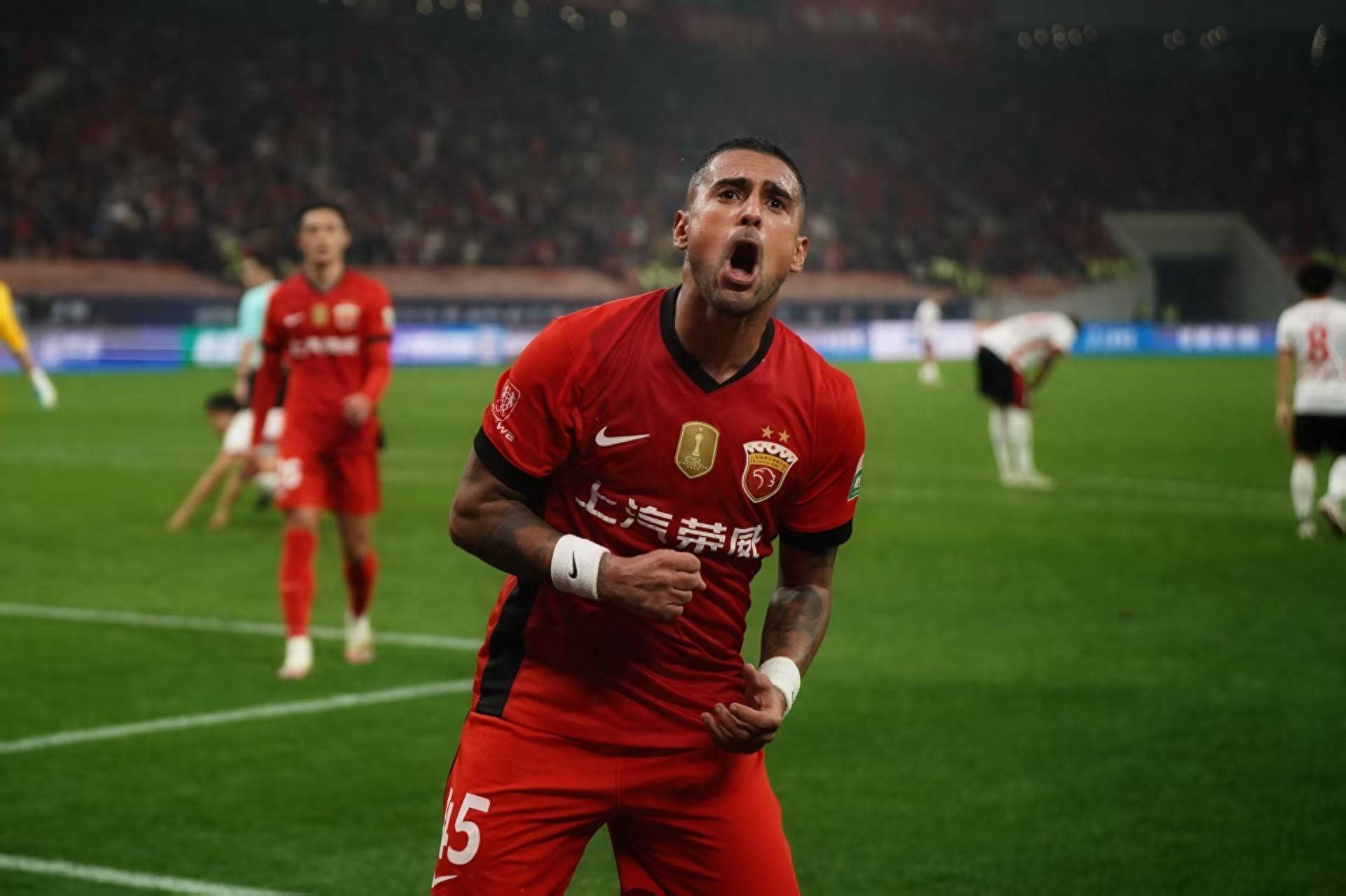 今晨里昂备战欧冠,强势反弹细节曝光,话题不断,训练强度明显提升(里昂足球俱乐部官网) 今晨里昂备战欧冠,强势反弹细节曝光,话题不断,训练强度明显提升(里昂足球俱乐部官网)