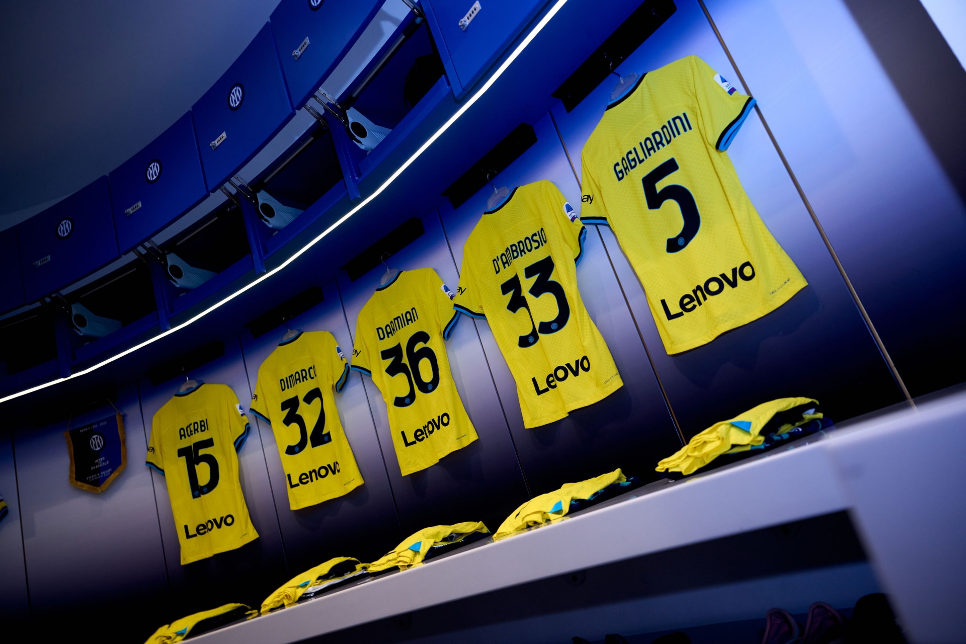 冲刺阶段体能课后；国际米兰更衣室发声备战欧超杯；目标明确；年轻球员得到机会的简单介绍